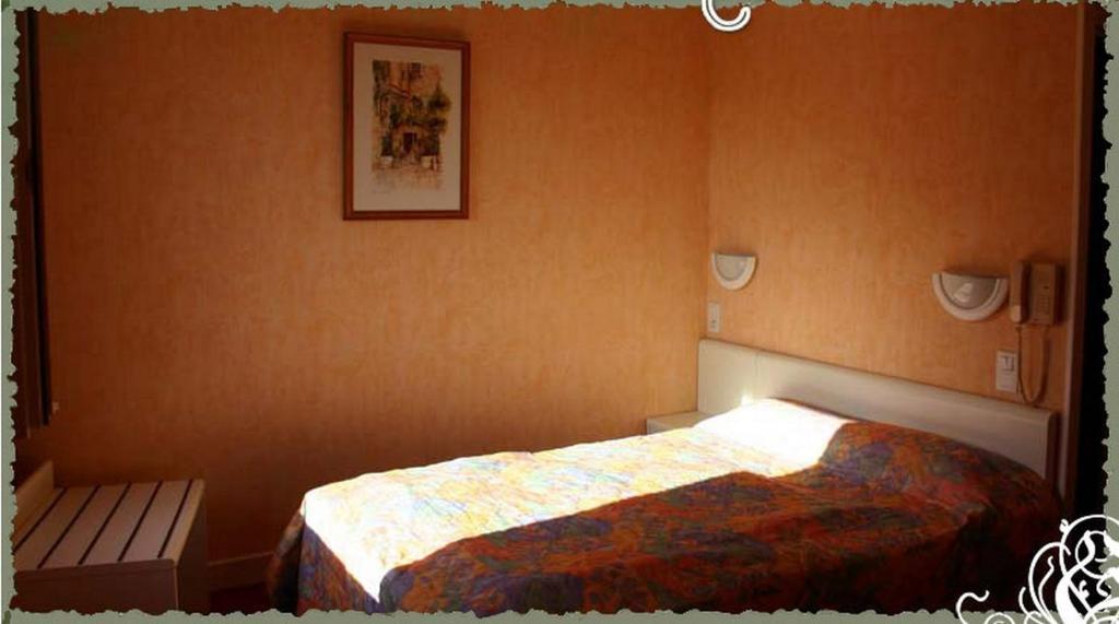Auberge Du Relais D'Auniac Гурдон-ан-Керси Номер фото